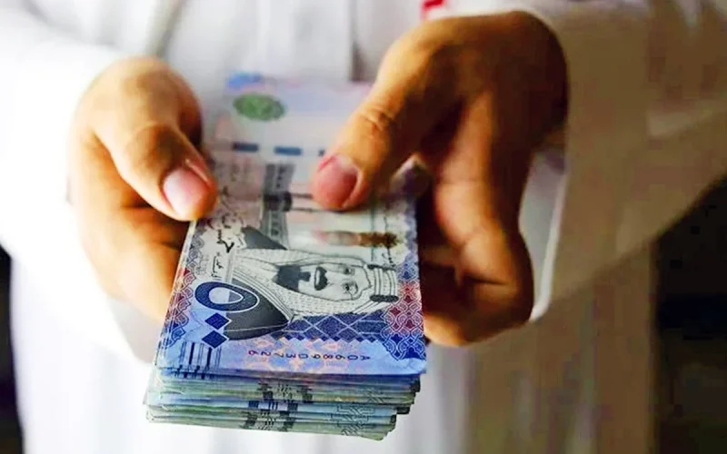 البنوك والشركات التمويلية تقدم سلفة شخصية فورية للقطاع الخاص أونلاين
